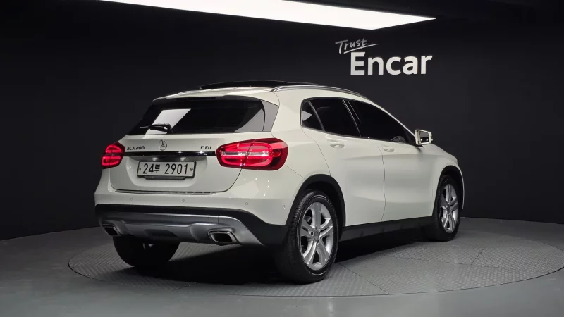 Mercedes-Benz GLA-Class