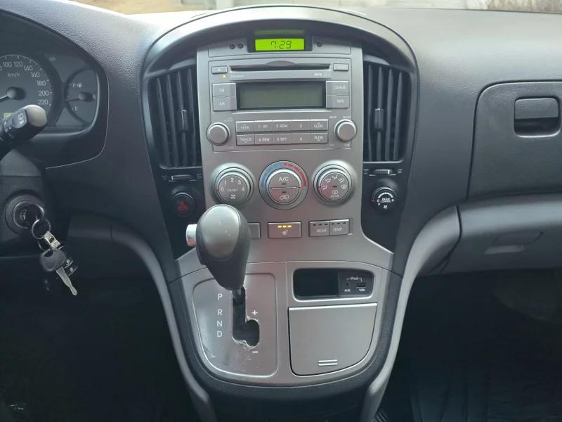 Hyundai Grand Starex