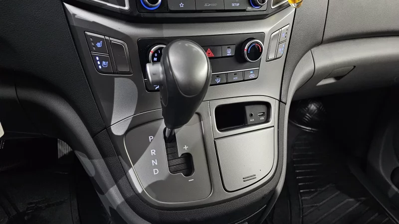 Hyundai Starex