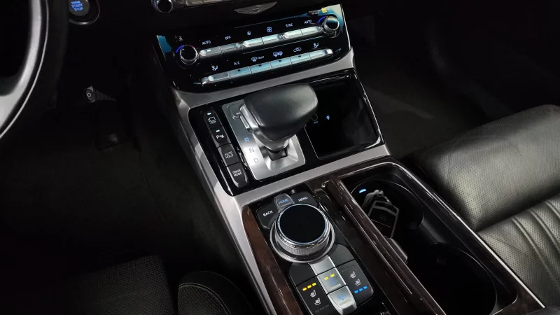 Genesis EQ900
