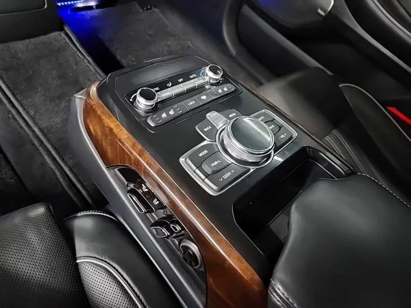 Genesis EQ900