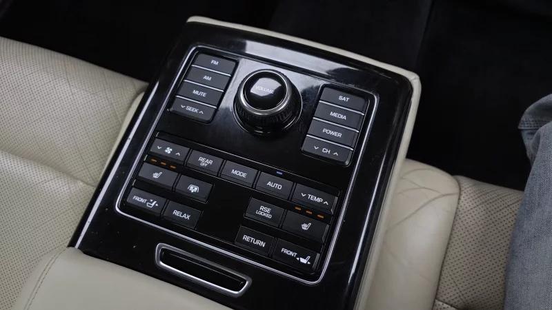 Hyundai Equus