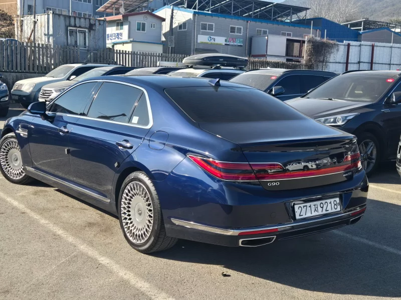 Genesis G90