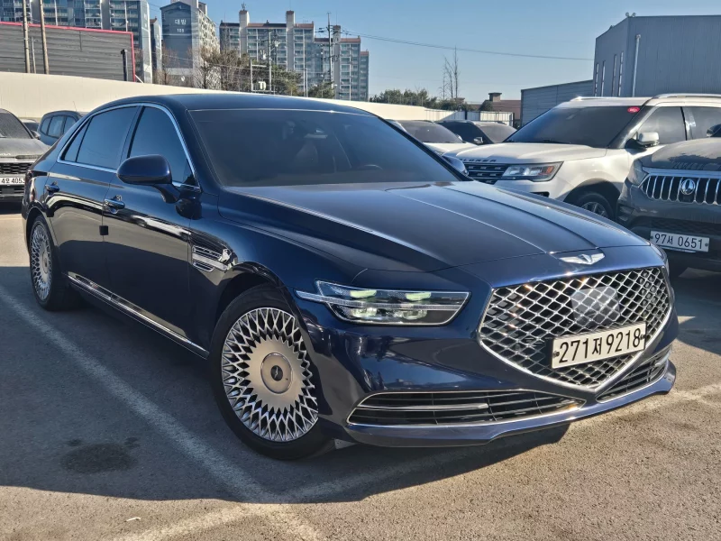 Genesis G90