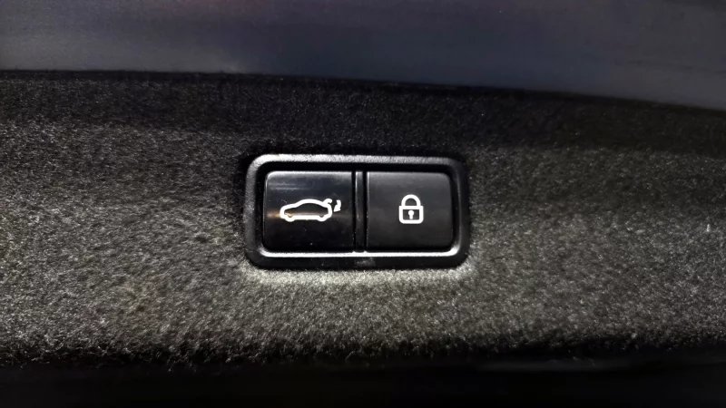 Genesis EQ900