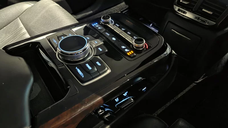 Genesis EQ900
