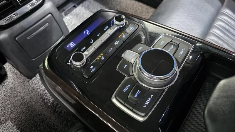 Genesis EQ900