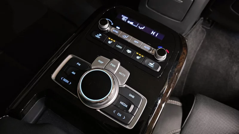 Genesis G90