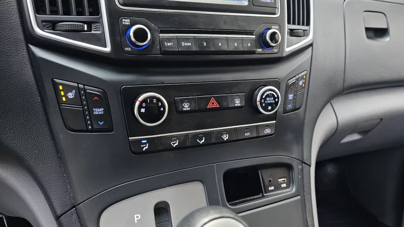 Hyundai Grand Starex