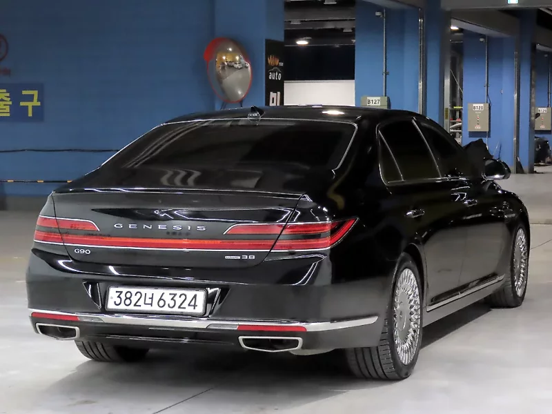 Genesis G90