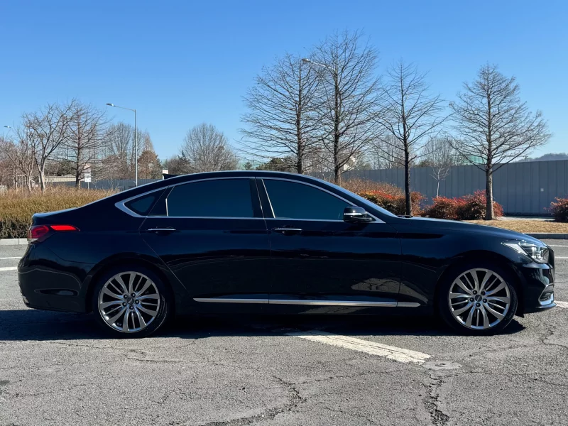 Hyundai Genesis
