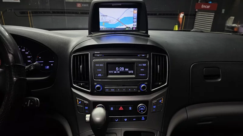 Hyundai Starex