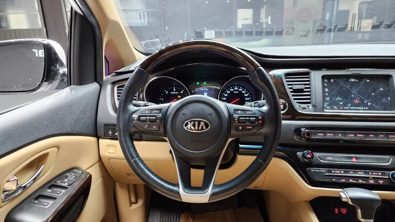 Kia Carnival