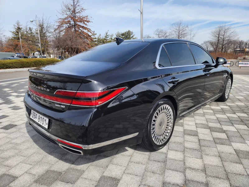 Genesis G90