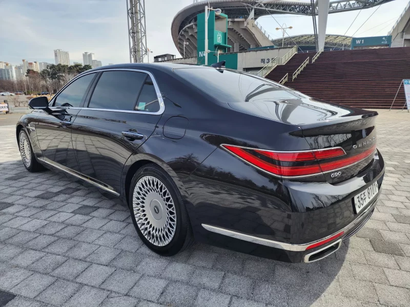 Genesis G90