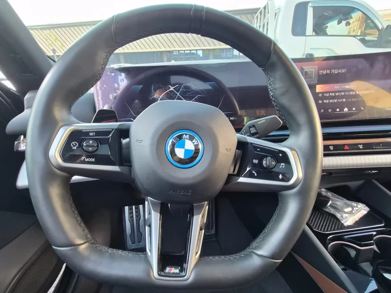 BMW i5