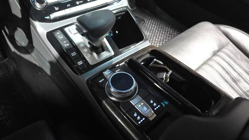 Genesis EQ900