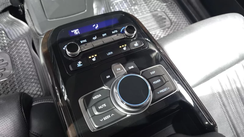 Genesis EQ900