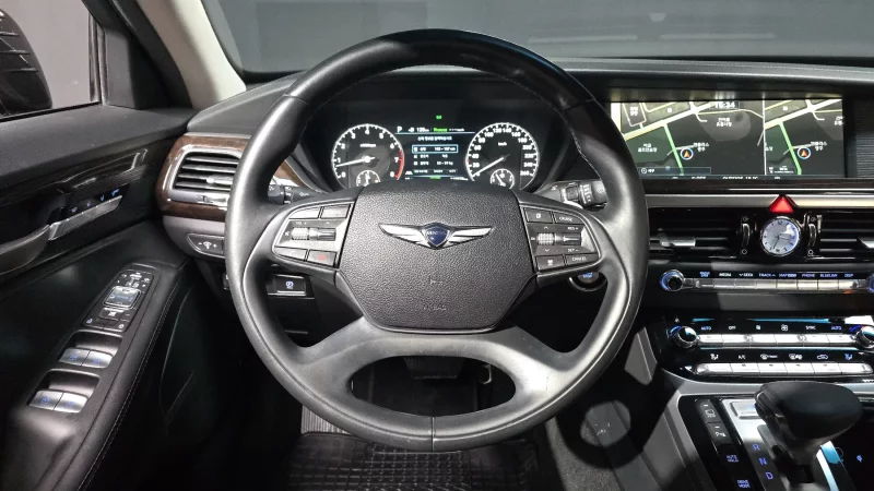 Genesis EQ900