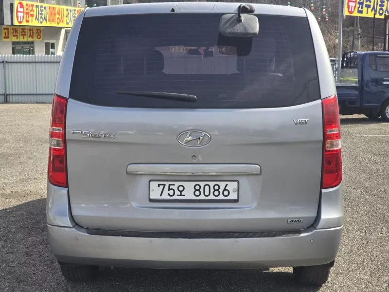 Hyundai Starex