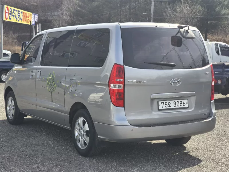 Hyundai Starex