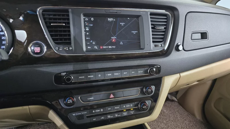 Kia Carnival