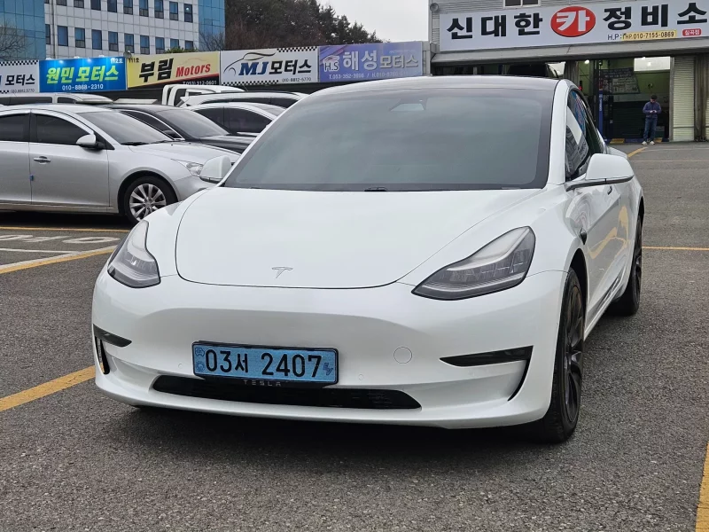 Tesla MODEL 3
