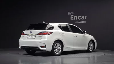 Lexus CT200h