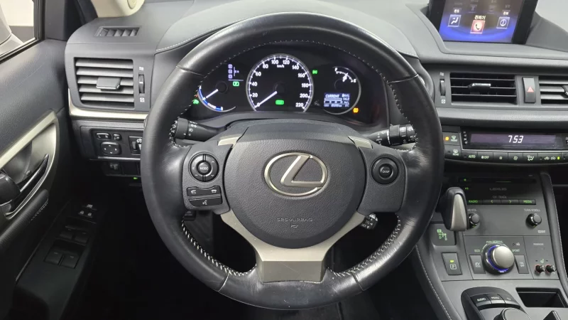 Lexus CT200h