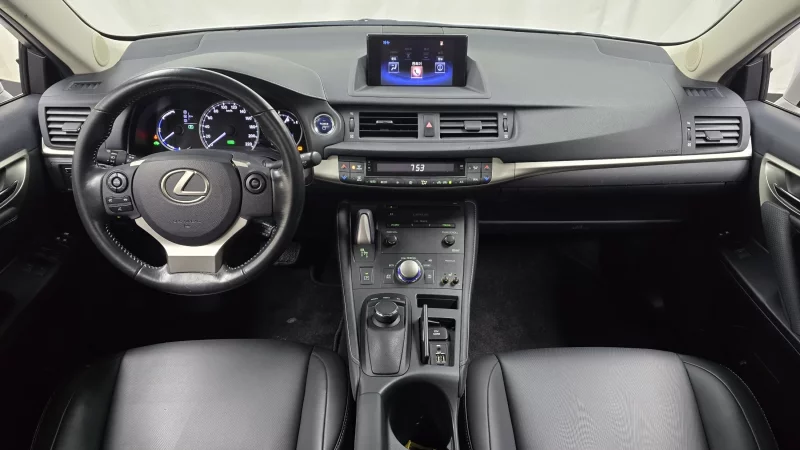 Lexus CT200h