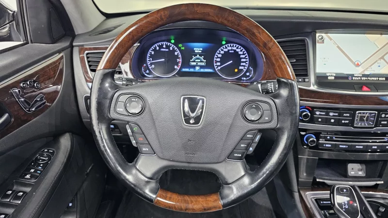 Hyundai Equus