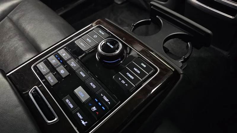 Hyundai Equus