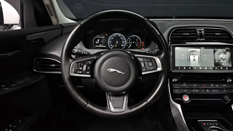 Jaguar XE