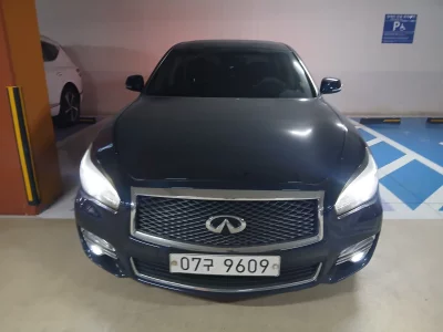 Infiniti Q70