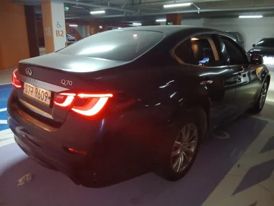 Infiniti Q70