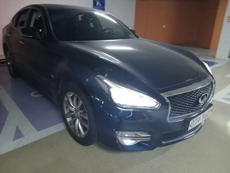 Infiniti Q70
