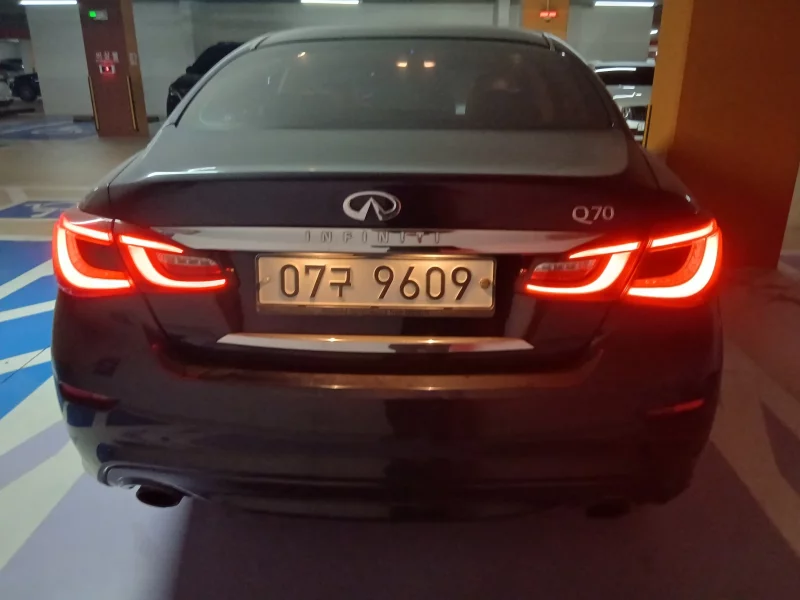 Infiniti Q70