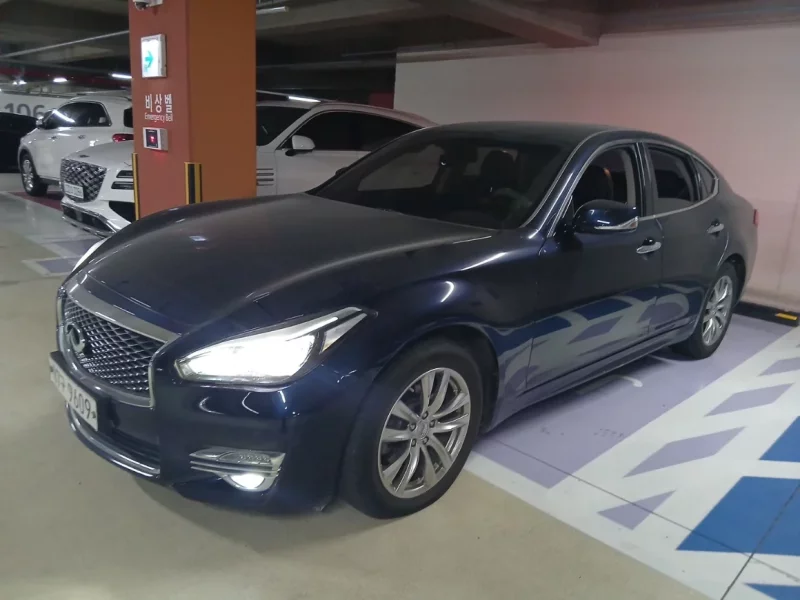 Infiniti Q70