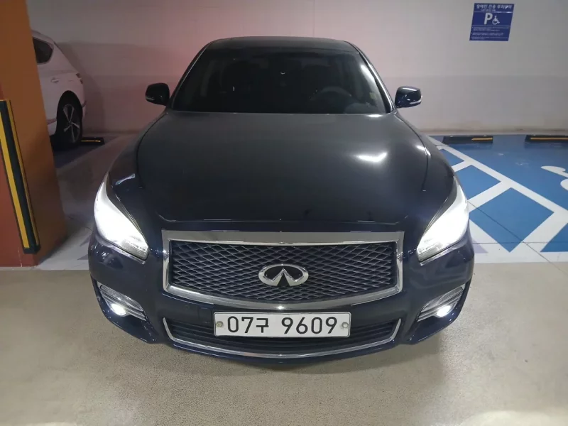 Infiniti Q70