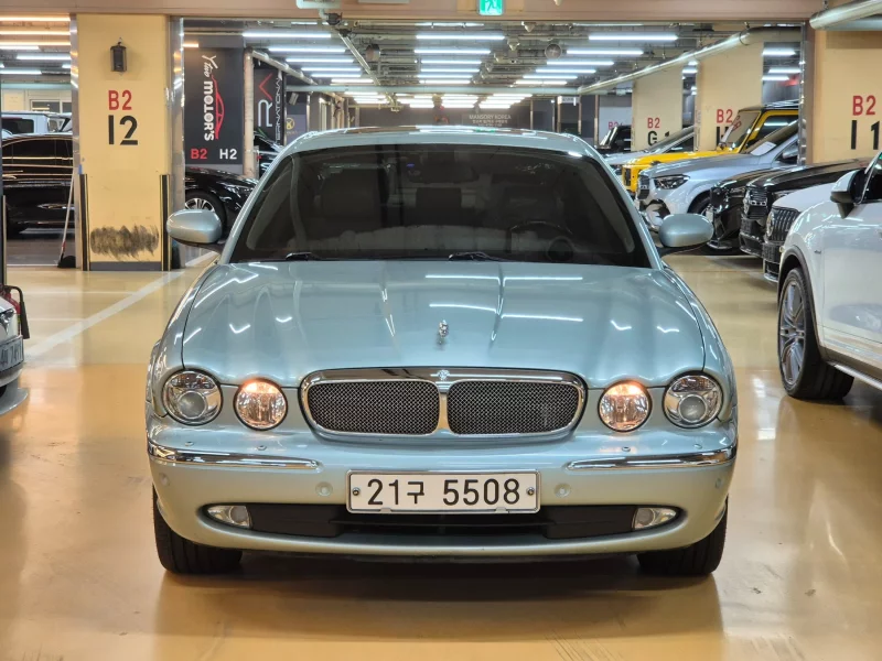 Jaguar XJ
