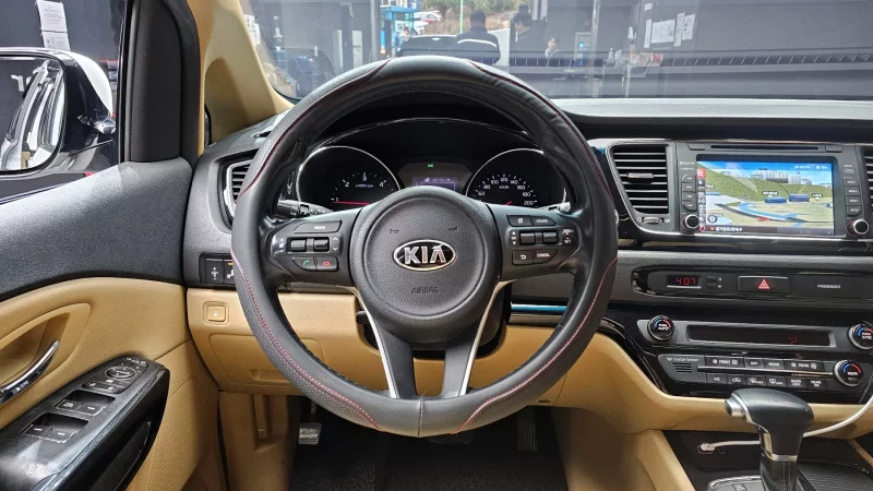 Kia Carnival
