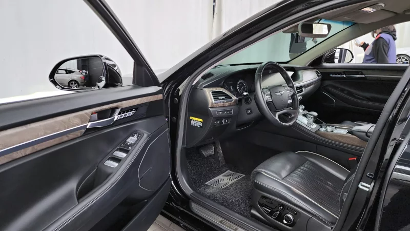 Genesis G90