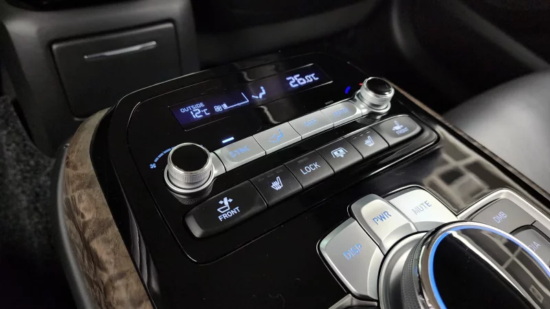Genesis G90