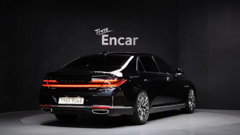 Genesis G90