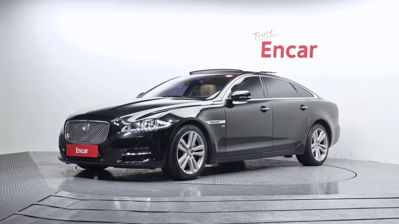 Jaguar XJ
