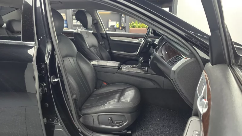 Hyundai Genesis