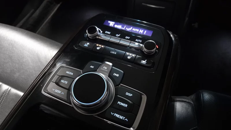 Genesis EQ900