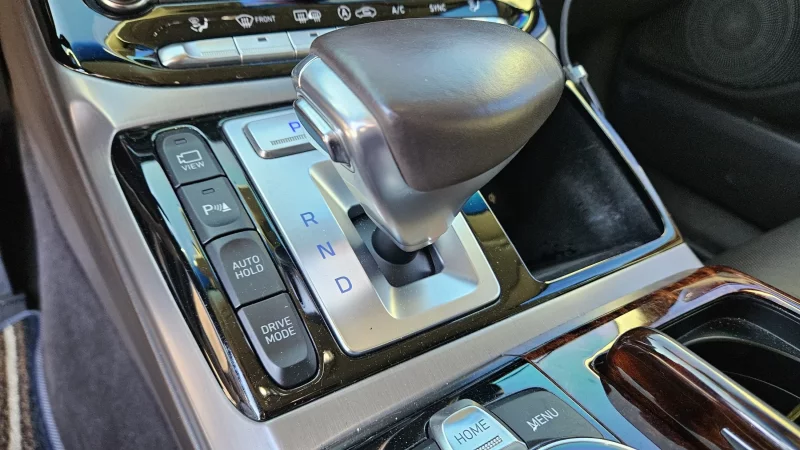Genesis EQ900