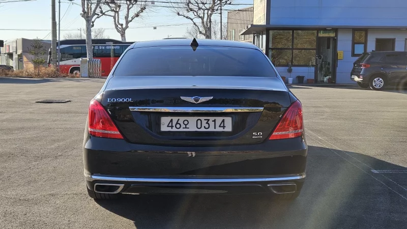 Genesis EQ900