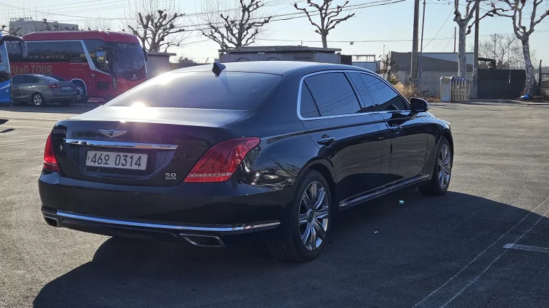 Genesis EQ900